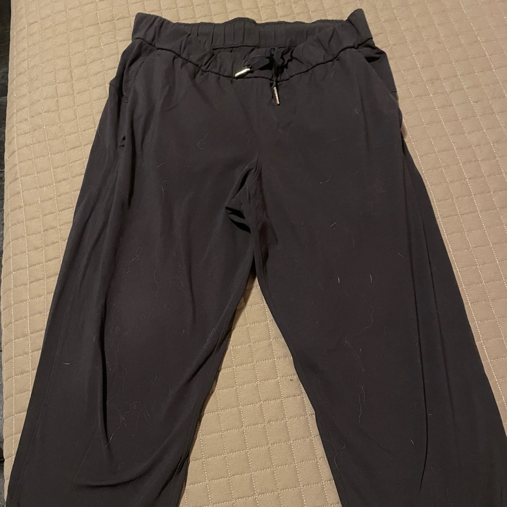 black lululemon sweats size 6